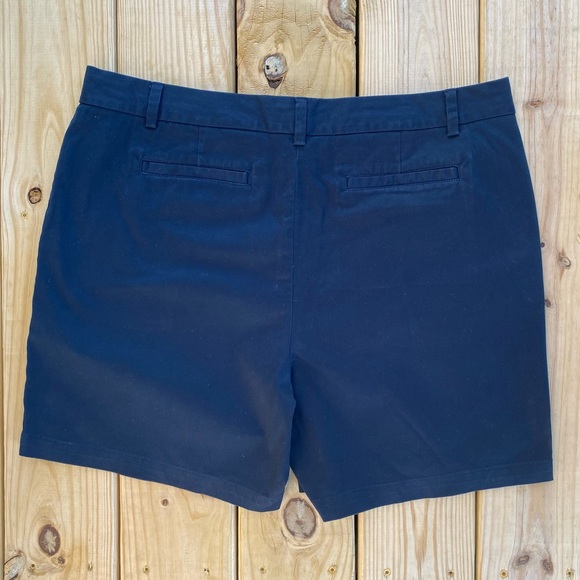 Land’s End Mid Rise Shorts - Picture 2 of 5
